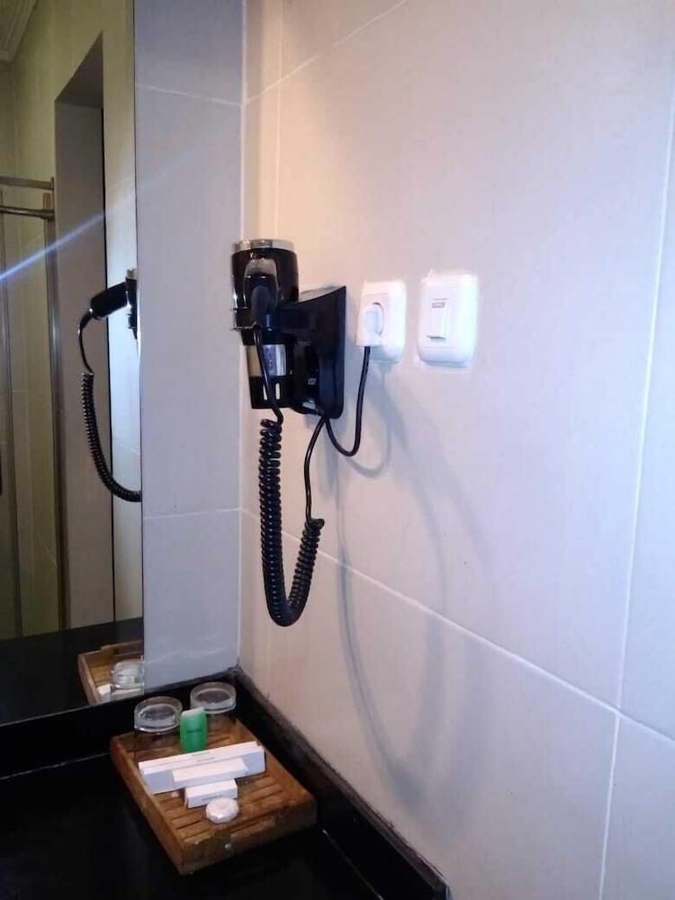 D'Salvatore Boutique Hotel Yogyakarta Maguwo Dış mekan fotoğraf