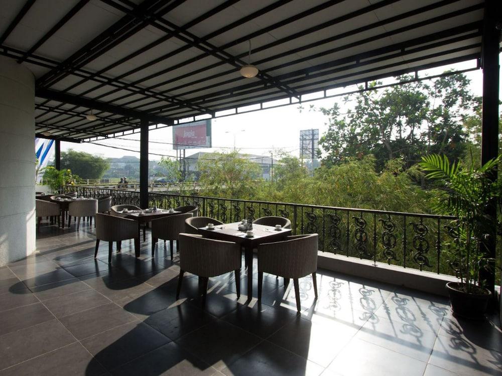 D'Salvatore Boutique Hotel Yogyakarta Maguwo Dış mekan fotoğraf