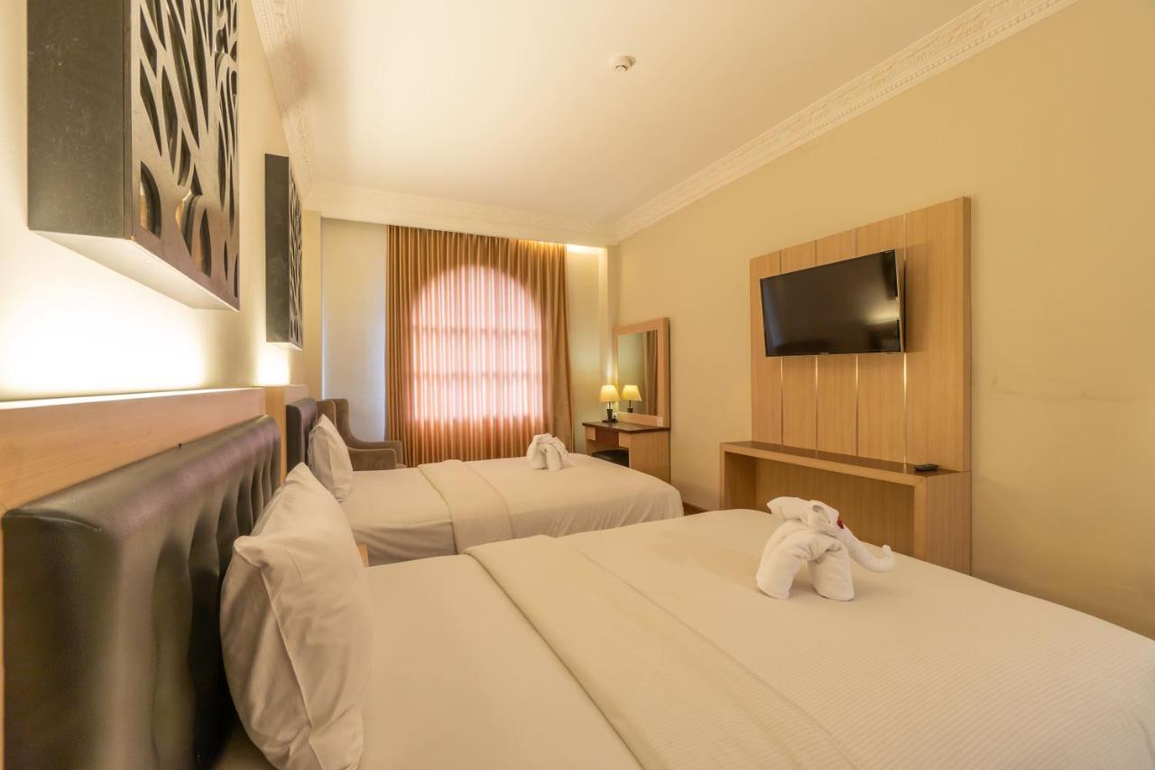 D'Salvatore Boutique Hotel Yogyakarta Maguwo Dış mekan fotoğraf