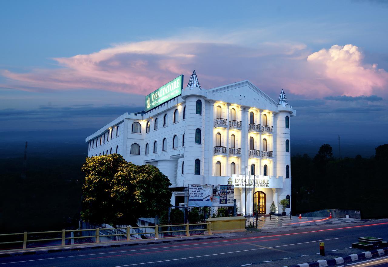 D'Salvatore Boutique Hotel Yogyakarta Maguwo Dış mekan fotoğraf
