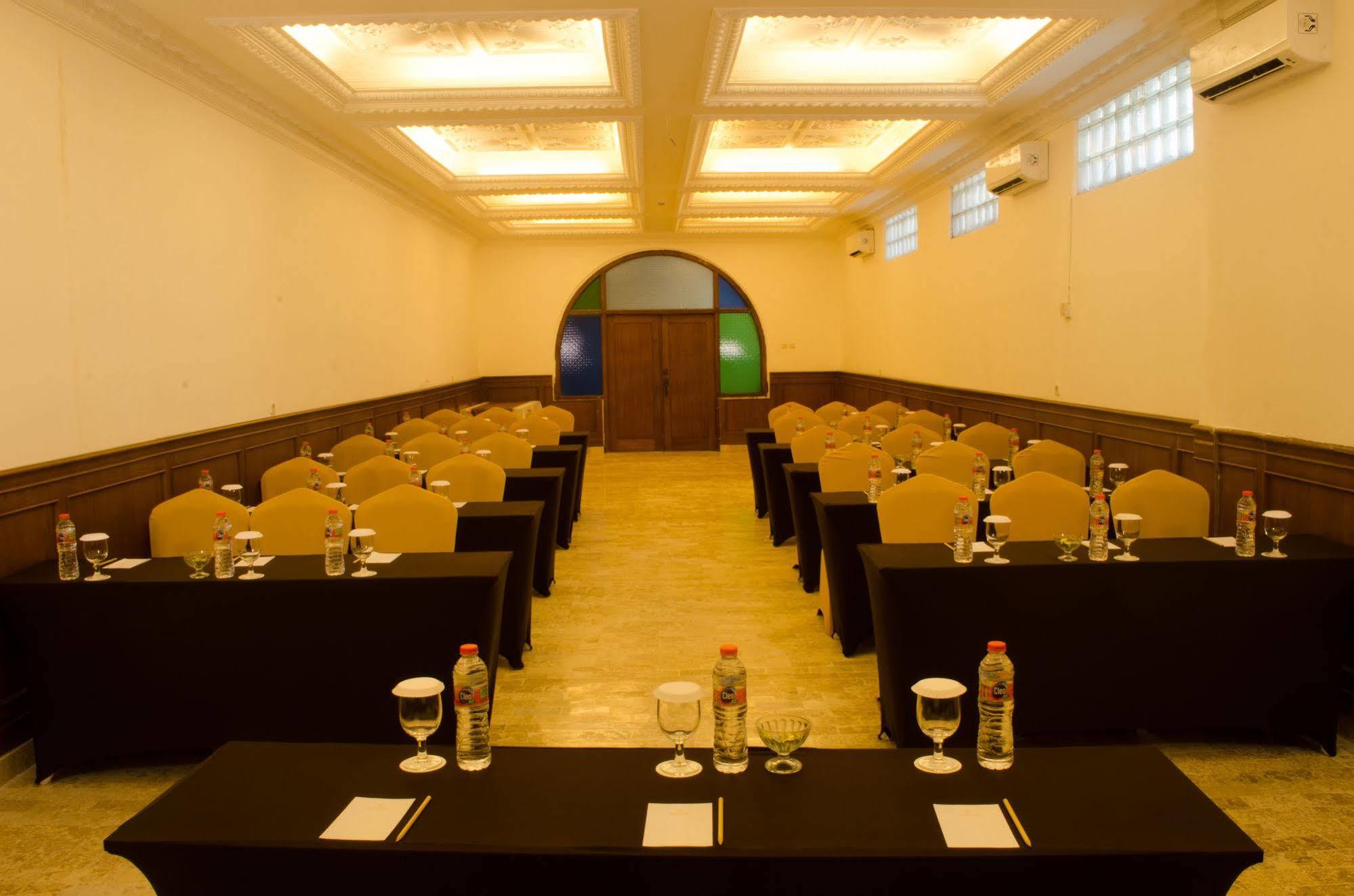 D'Salvatore Boutique Hotel Yogyakarta Maguwo Dış mekan fotoğraf